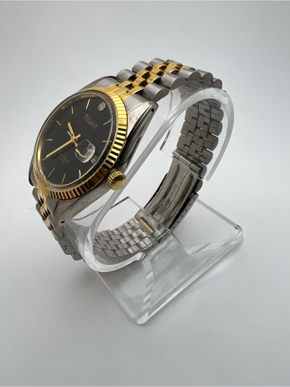 Lucien piccard Two-Tone Black Dial Wristwatch with Date Window - Picture 2 of 7